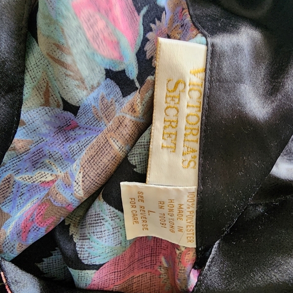 Vintage Victoria secrets sleep buttondown top - Picture 6 of 6